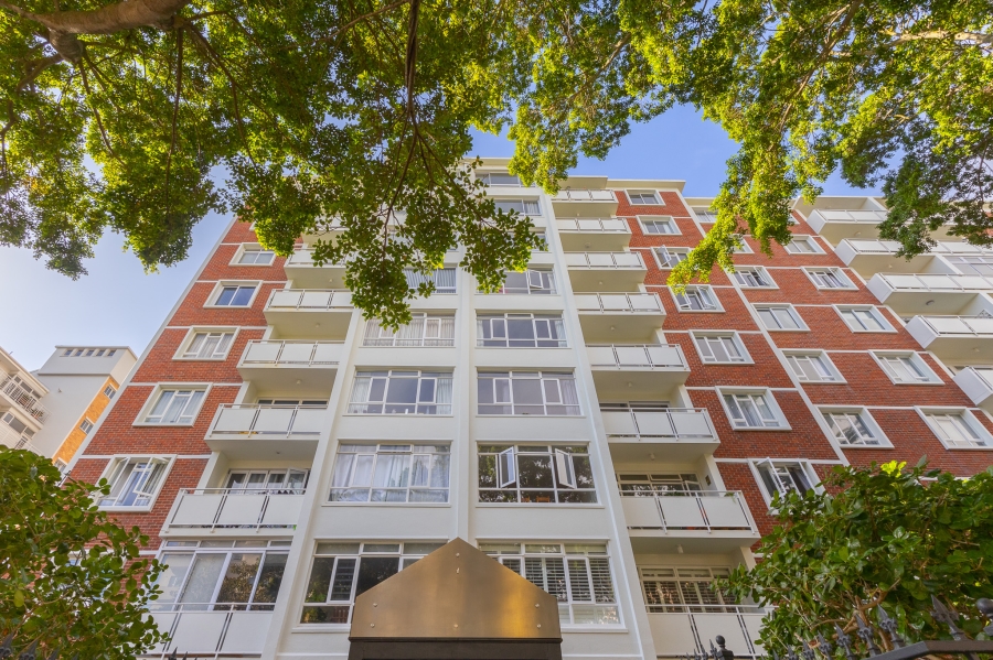 2 Bedroom Property for Sale in Sea Point Western Cape